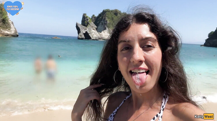 Любительское порно: Кэтти Вест гуляет по пляжу в Таиланде со спермой на лице