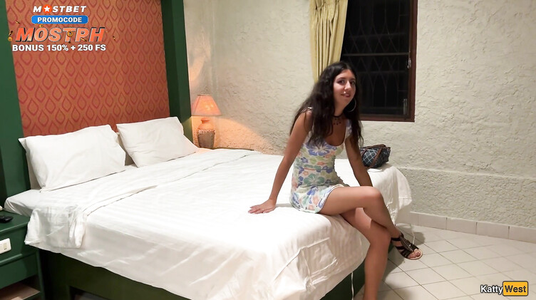 Женатик запикапил девушку на баре в Паттайе и трахнул в жопу