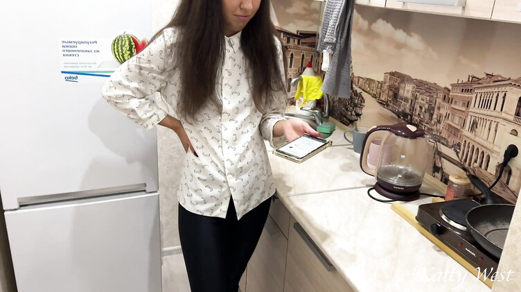 Русское порно: Жестко выебал русскую молодую жену, узнав об ее измене из телефона