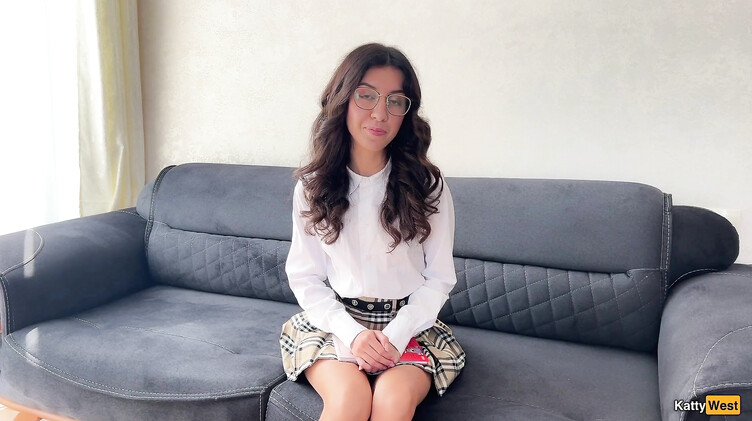 Логопед трахает молодую студентку в попку и кончает на лицо