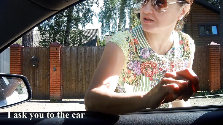 Русское порно: Зрелая русская барышня из Тиндера отсосала в машине незнакомому парню