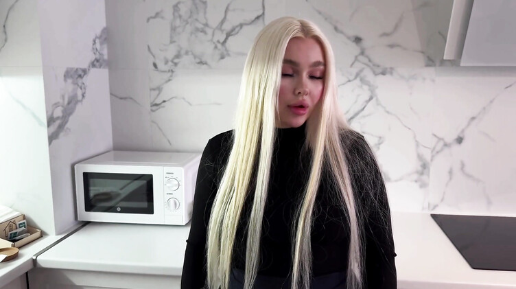 Раком: Выебал и накормил кончой хозяйку квартиры за долги