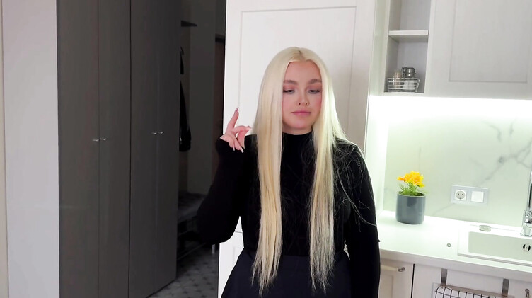 Русское порно: Выебал и накормил кончой хозяйку квартиры за долги