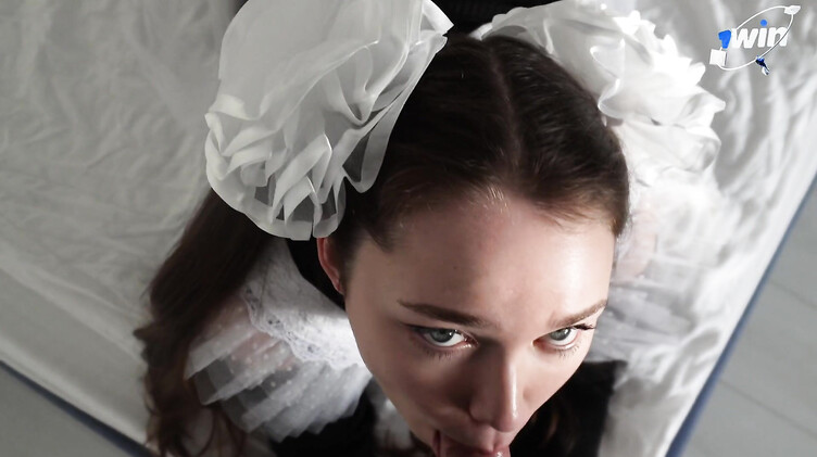 Русское порно: Школьница Валерия Сладких после выпускного скачет на хую одноклассника