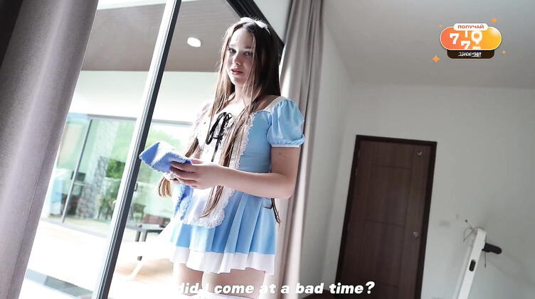 Сперма на лобке: Трахает молодую красивую служанку на вилле в Тае