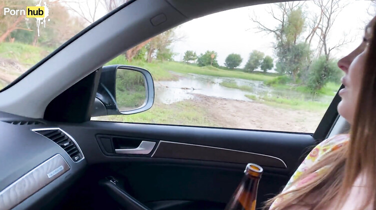 Бритые киски: Русская мачеха после ссоры с мужем трахается в машине с молодым пасынком