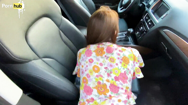 Мачеха и пасынок: Русская мачеха после ссоры с мужем трахается в машине с молодым пасынком