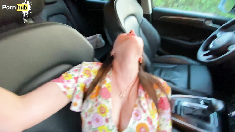 Раком: Русская мачеха после ссоры с мужем трахается в машине с молодым пасынком