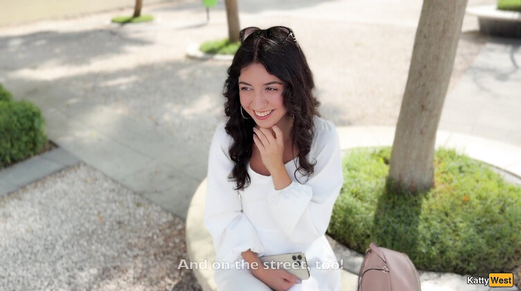 Русский пикапер дарит новый iPhone незнакомке за прогулку с кончой на лице