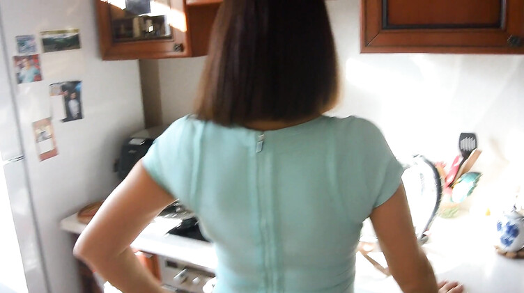 Секретный ингредиент: сосед кормит Алину омлетом со спермой