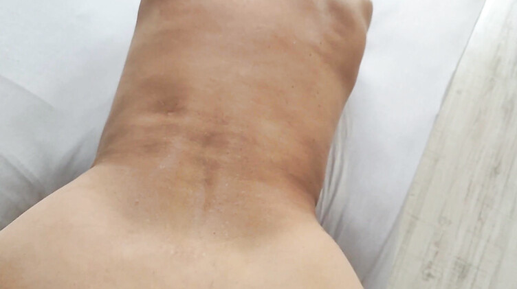 Зрелые женщины: Зрелая русская мачеха с волосатой пиздой играет в секс игру с пасынком