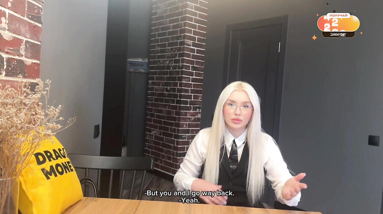 Парень спас от увольнения маму девушки и она отблагодарила сексом на кровати