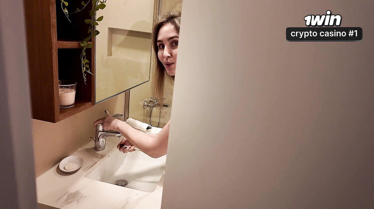 Русское порно: Пасынок съел виагру и просит мачеху помочь со стояком