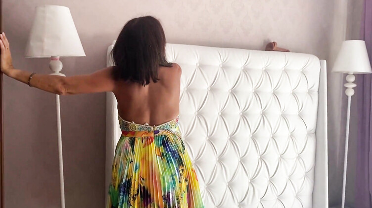 Трахает мачеху на отдыхе перед приездом отца