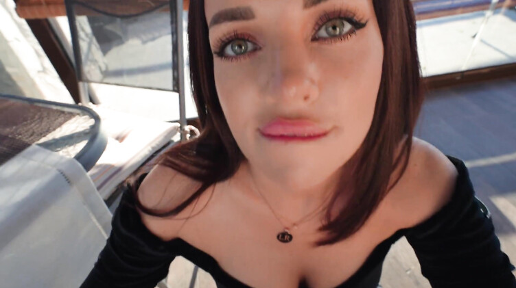 Милфы: Сексуальная милфа трахается в кафе с другом сына официантом