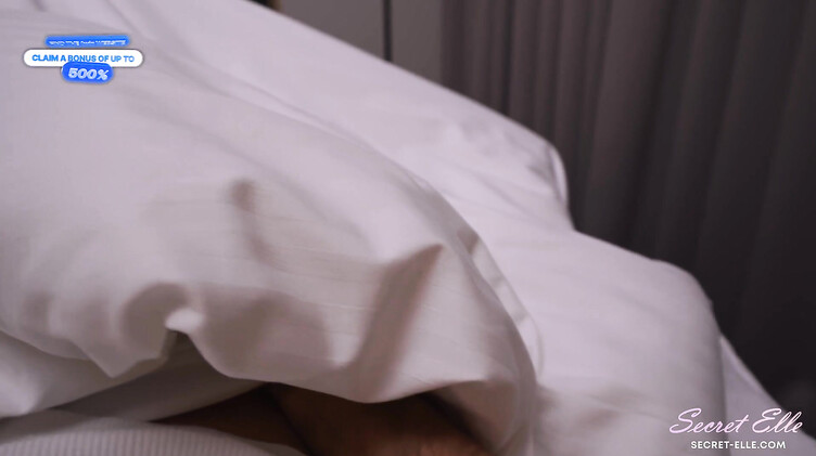 Любительское порно: Приютил мачеху в Париже и кончил в ее киску