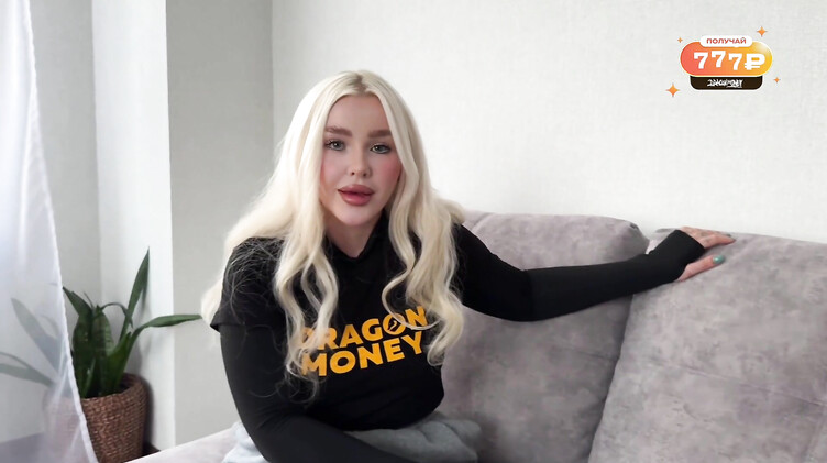 День рождения: Красивая подруга мамы лишила девственности ее сына на его День рождения