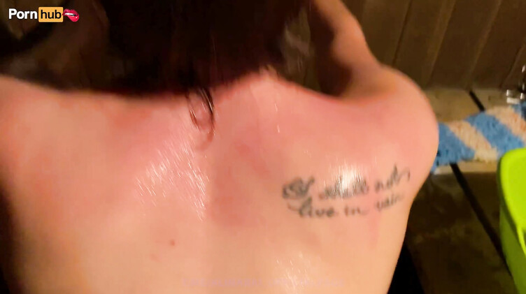 Милфы: Жопастая русская милфа трахается в бане с пасынком после рыбалки на озере