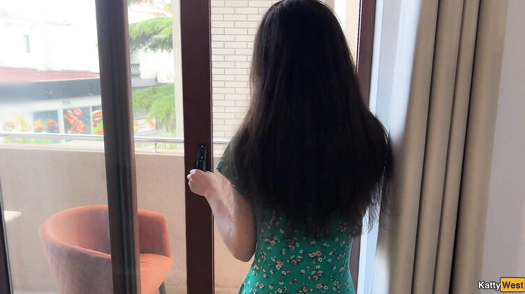 С разговорами: Няня пиздой и рабочим ротиком уговорила женатого хозяина не увольнять ее