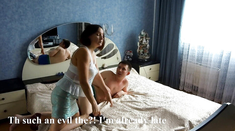 Любительское порно: Племянник студент трахает свою русскую тетю Алину в попку, пока дядя на работе