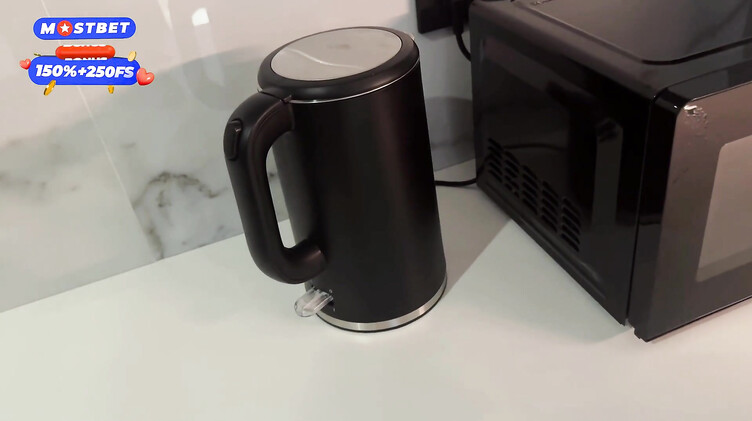 Большие жопы: Поздравил жопастую соседку с 18-летием большим членом