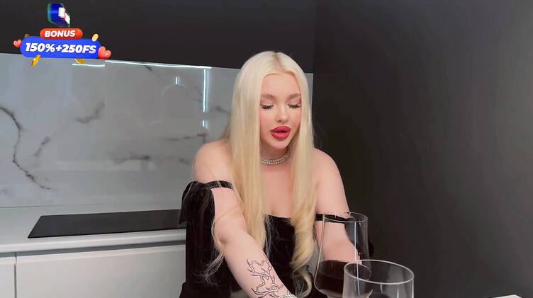 Поздравил жопастую соседку с 18-летием большим членом