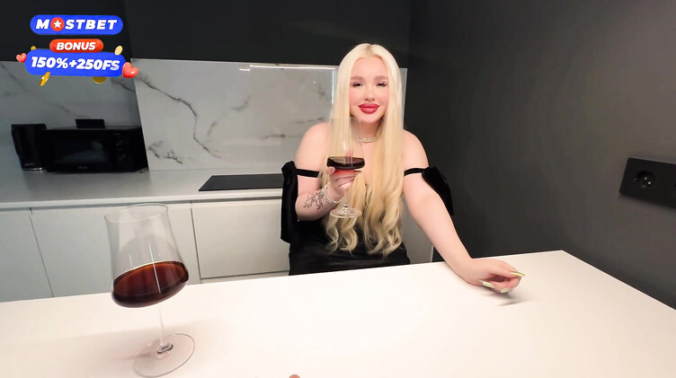 Русское порно: Поздравил жопастую соседку с 18-летием большим членом