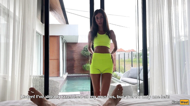 С разговорами: Растянул попочку Кэтти Уэст во время анальной йоги