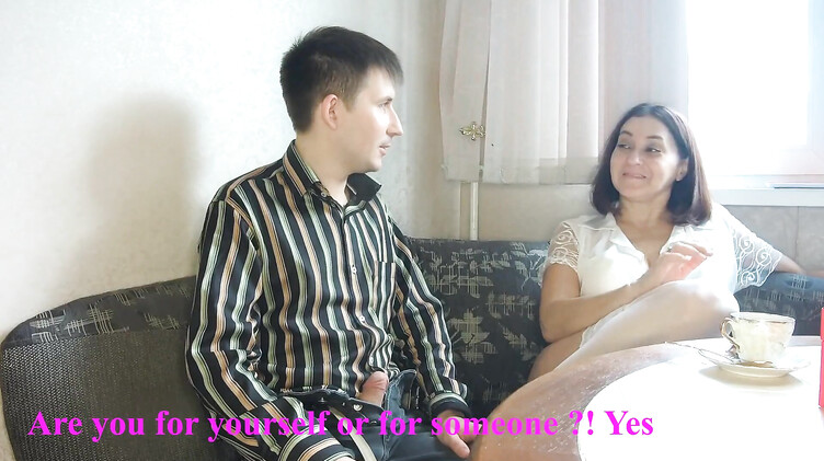 Мачеха и пасынок: Пасынок выебал в жопу зрелую мачеху в чулках уронившую бусы под диван