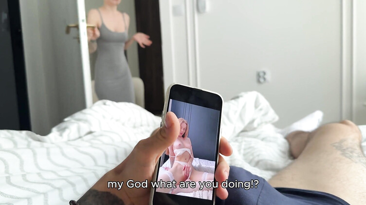 Мачеха и пасынок: Пасынок натянул мачеху, спалившись на дрочке на ее голые фото