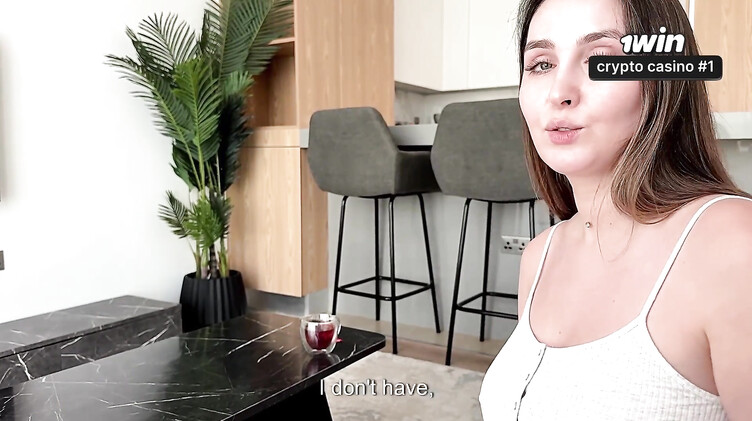 Русское порно: Мамина подруга с седьмого этажа зашла за солью, а получила член в киску