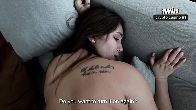 Соседка: Мамина подруга с седьмого этажа зашла за солью, а получила член в киску