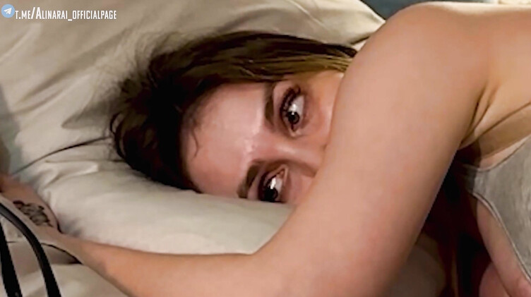 Мачеха притворилась спящей и получила сперму пасынка в киску