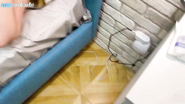 Мачеха притворилась спящей и получила сперму пасынка в киску