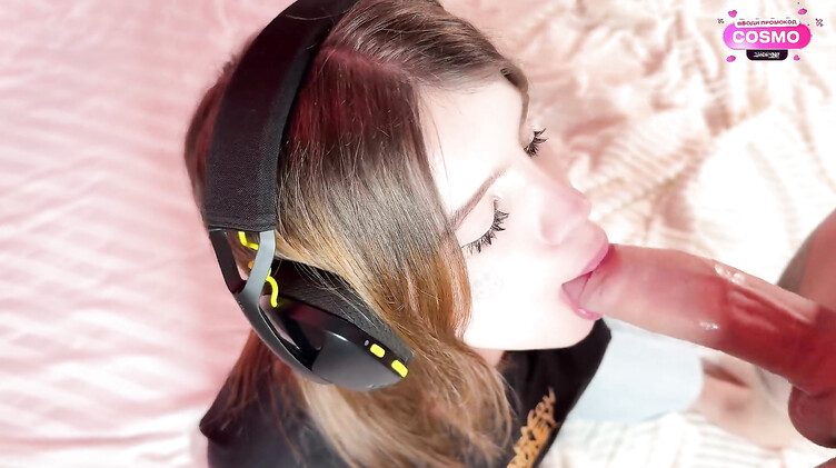 С разговорами: Меломанка в порванных джинсах ебется с другом, утешая его после расставания