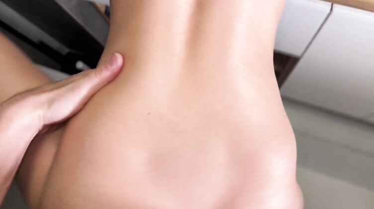 HD порно: Насадил на кривой хуй минетчицу с силиконовыми сиськами