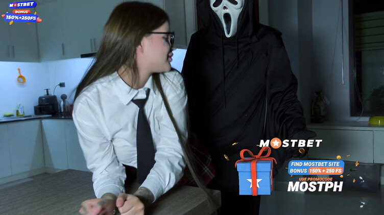 Брюнетки: Трах до анального кремпая в пародии на фильм "Крик"