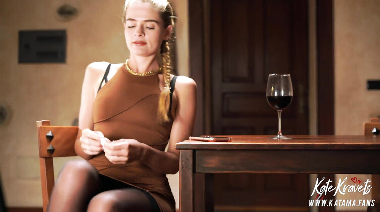 Блондинка в чулках соскучилась по члену бывшего парня и пригласила его на секс