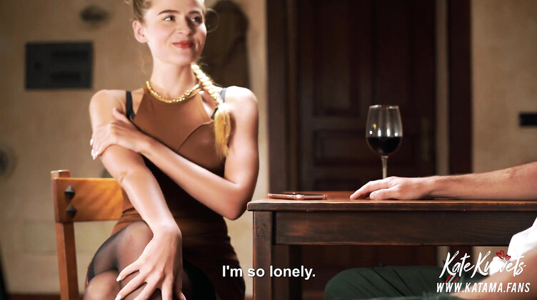 Блондинка в чулках соскучилась по члену бывшего парня и пригласила его на секс