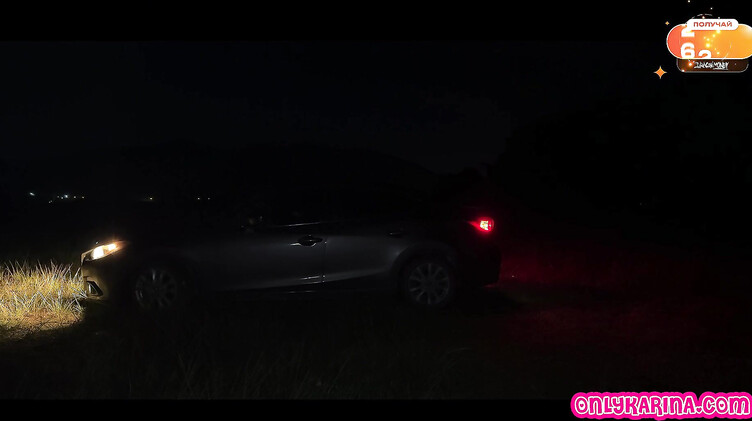 Красотки: Татуированная готка ебется с незнакомцем в балахоне в заброшенном доме