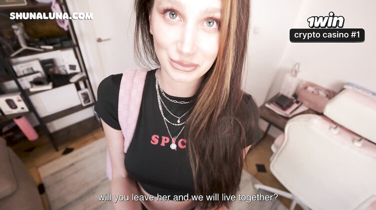 Проговорилась, что подруга ему изменяет, и сама соблазнила на измену