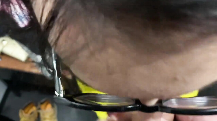 Трахнул в рот в примерочной спортивного магазина перед зеркалом