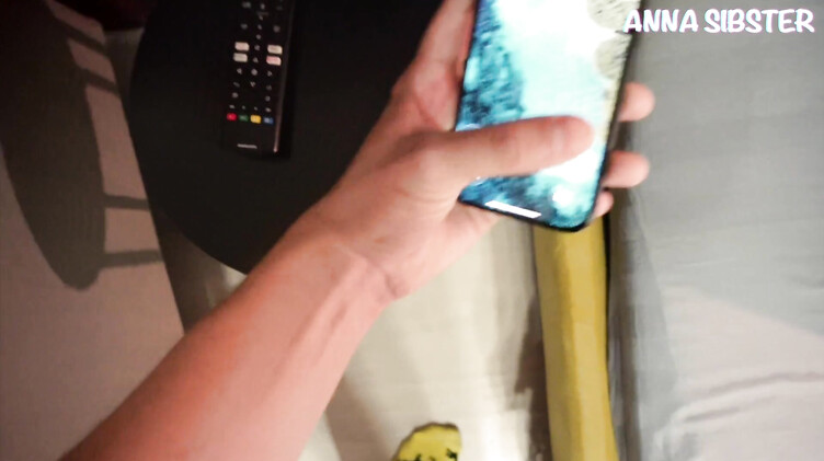 Отшил парня сводной сестры по телефону и трахнул сестренку