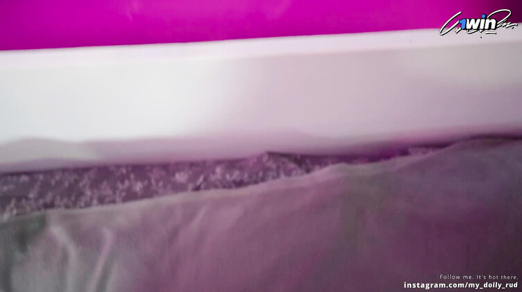 Любительское порно: Трахнул и отшлепал прикованную к кровати блондинку с кляпом во рту