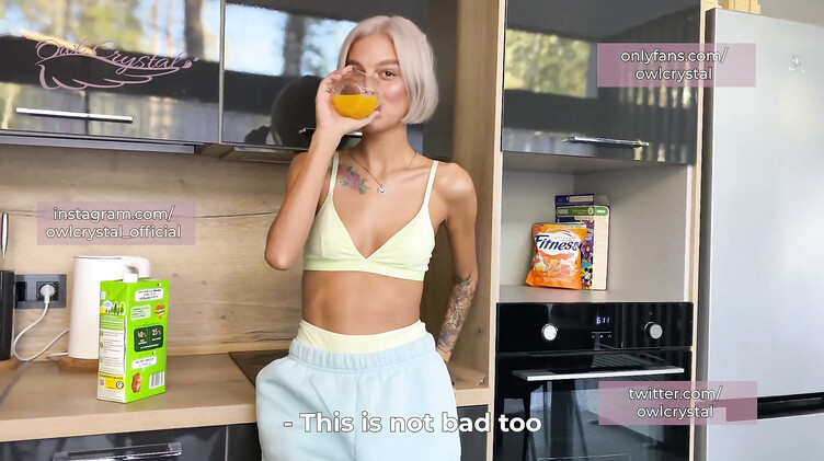 HD порно: Втирает сперму в маленькие сиськи после слюнявого отсоса