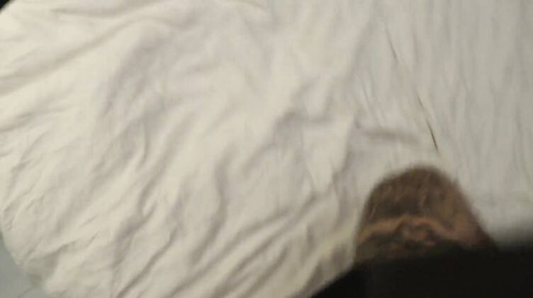 Русское порно: Жопастая Кэйт Кросс в тату оседлала обсосанный жилистый хуй