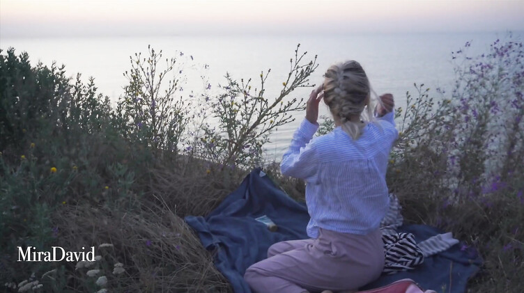 Русское порно: Кинул две палки в блонду на берегу Волги