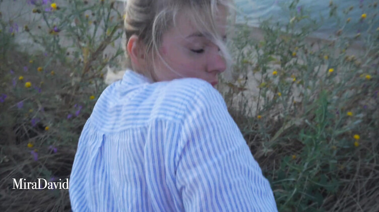 Глотает сперму: Кинул две палки в блонду на берегу Волги