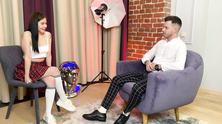 С разговорами: 18-летняя русская школьница трахается на кастинге с опытным порноактером