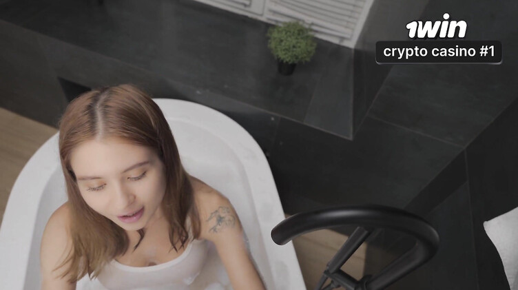 Раком: Сводная сестра залезла в ванну к брату, чтобы потрахаться